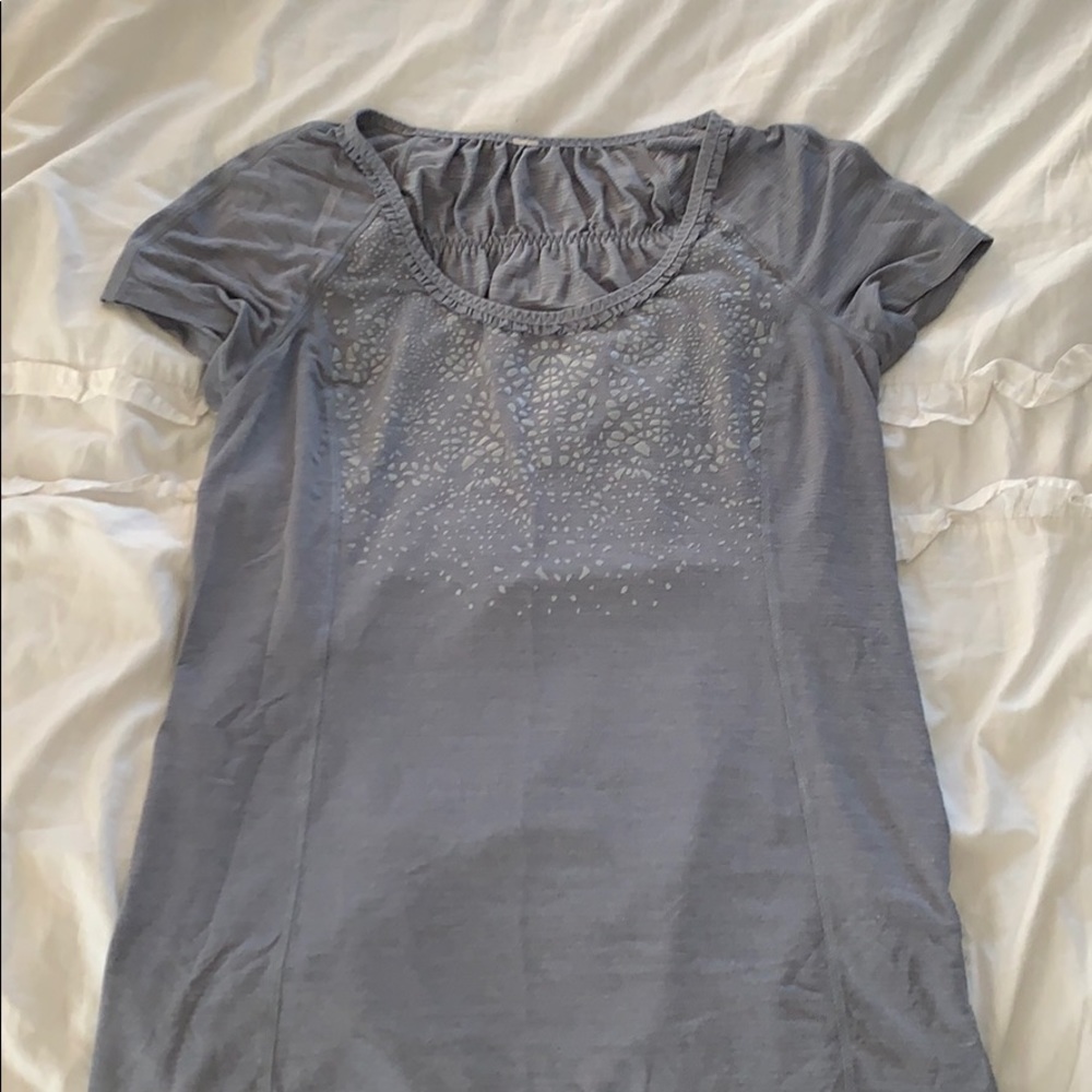Lululemon running shirt size 4